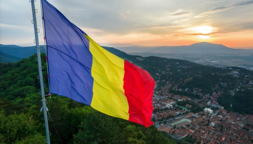 Будівля МЗС Румунії в Бухаресті; уламки збитого безпілотника «Шахед»