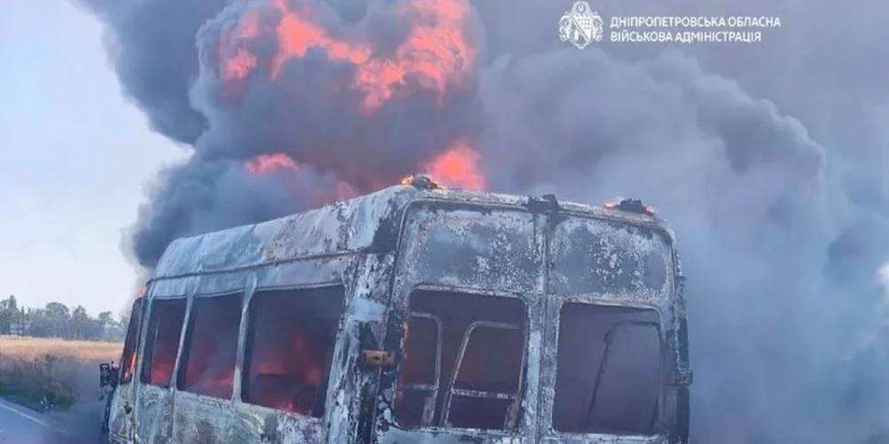 Удар FPV-дрона по рейсовій маршрутці на Нікопольщині: семеро поранених, серед них підліток