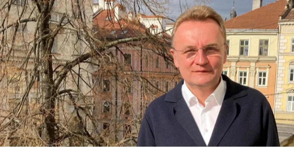 Плата з мікросхемами та проводами, знайдена в автомобілі Садового, з антеною і вмонтованою SIM-картою