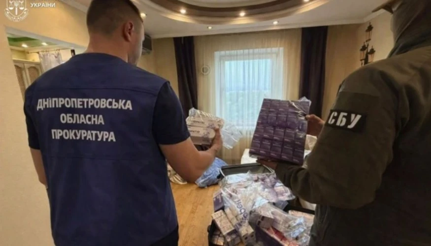 Фото з місць обшуків у справі про фальсифікований препарат Biopatid, опубліковані СБУ та Офісом генпрокурора